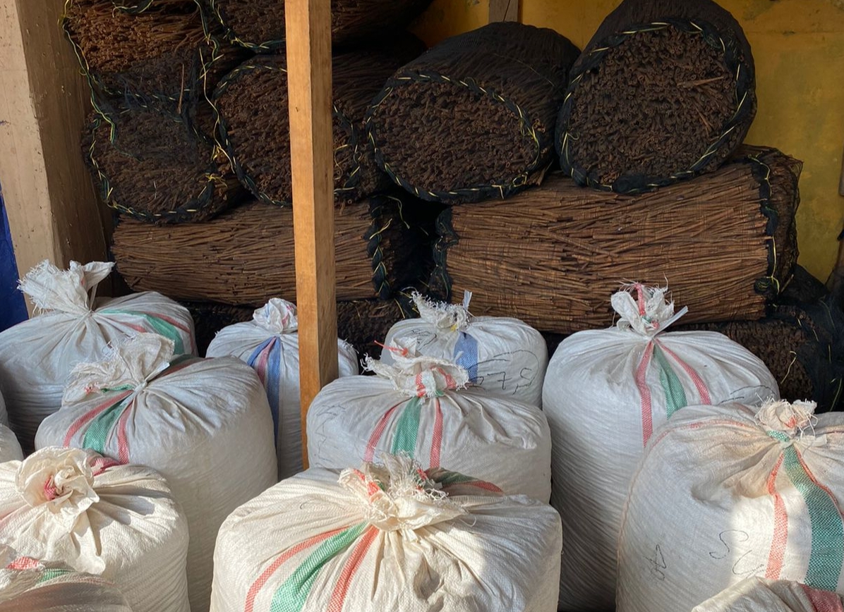 alt="Spices stock in warehouse"